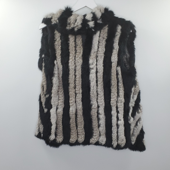 Revolve Elliatt Tide Fur Monochrome Vest Rabbit Striped NEW - Picture 2 of 4